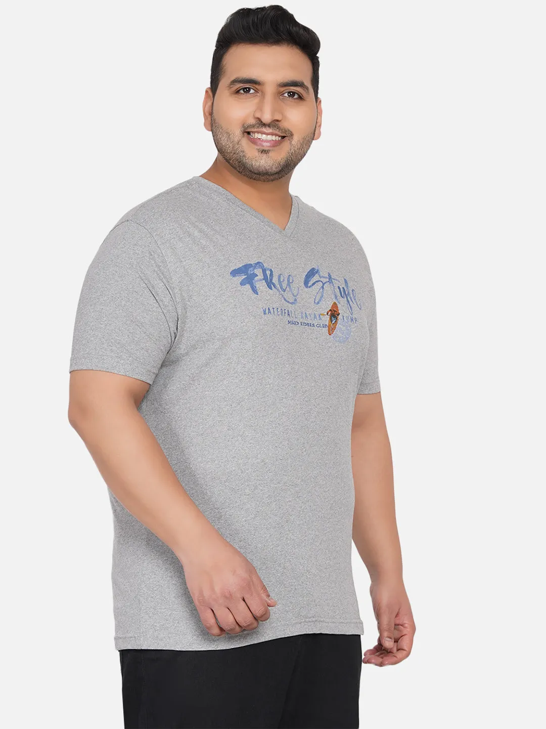 Kitaro - Men Light GreyPlus Size Regular Fit V-Neck Printed Casual T-Shirt